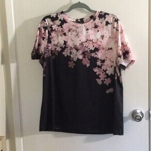 Beautiful floral short sleeve blouse.